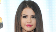 Selena Gomez broke up with Justin Bieber again, visits Hooters to celebrate