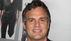 Mark Ruffalo wears a bow tie for ‘Now You See Me’ premiere: lovely & sweet?