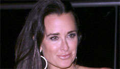Kyle Richards’ husband issues ‘I am faithful’ statement, plays grab-ass with Kyle