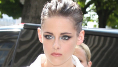 Kristen Stewart, versus Rihanna at the Chanel show in Paris: who looked cuter?