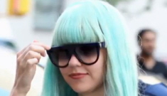 Amanda Bynes returns to court in NYC wearing a blue wig & gym clothes, of course