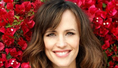 Jennifer Garner lets her hair air-dry every day, doesn’t wear makeup most days