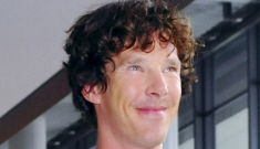 Benedict Cumberbatch & his lovely curls arrive in Japan: would you hit it?