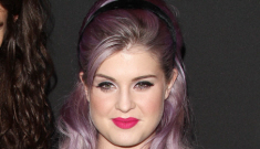 Kelly Osbourne shows off her diamond solitaire engagement ring: pretty?
