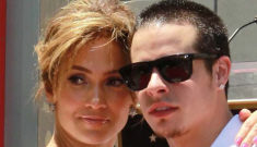 Casper Smart did give Jennifer Lopez some jewelry for her b-day: tacky or cute?