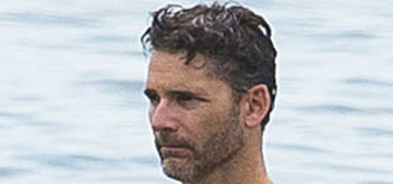 Eric Bana goes shirtless during a family beach vacation: would you shag it?