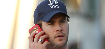 Chris Hemsworth goes solo in LA, shows off his bulging arms: would you hit it?
