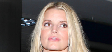 Jessica Simpson’s new drink: diet root beer & vodka, and she brings her own