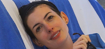 Anne Hathaway & Adam Shulman are on vacation again, this time in Miami