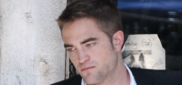 Robert Pattinson gets frisky with Julianne Moore in ‘Map to the Stars’ trailer