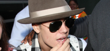 “Justin Bieber was detained for hours at LAX, but they let him in” links