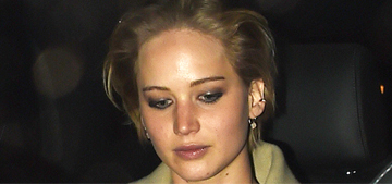 Jennifer Lawrence flips off paparazzi, shows off mysterious new ‘ring’