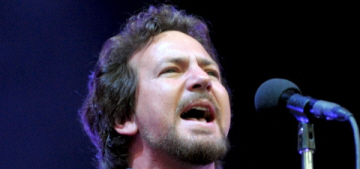 Eddie Vedder covers Disney classic ‘Let It Go’ during an Italian concert: amazing?