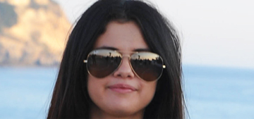 Selena Gomez & Cara Delevingne party on a yacht in Ischia: bad news?