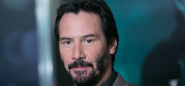 Keanu Reeves quietly waited in the rain to get into his wrap party: amazing?