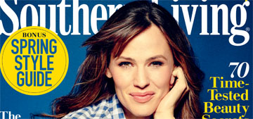 Jennifer Garner with her mom & sisters: ‘people can stop asking if my lips are real’