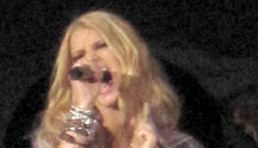 Jessica Simpson closes out tour looking good but flubbing her songs