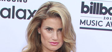 Idina Menzel went from brunette to ash blonde: lovely or doesn’t suit her?