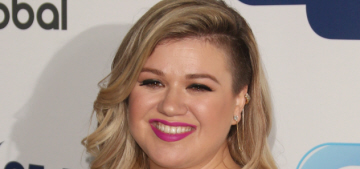 Kelly Clarkson announced her second pregnancy early because of ‘hormones’