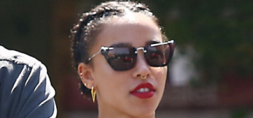 FKA Twigs & Robert Pattinson are in LA, they’re fine & she ‘sweetly berates him’