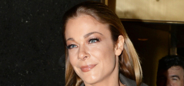 LeAnn Rimes decorates for Christmas right after Halloween: tacky or fine?