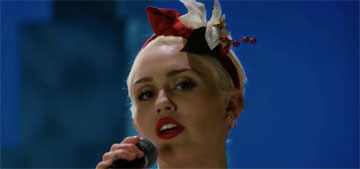 Miley Cyrus belts out ‘Silent Night’ on ‘A Very Murray Christmas’: incredible?