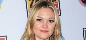 Julia Stiles gets engaged with a subtle engagement ring: refreshing?