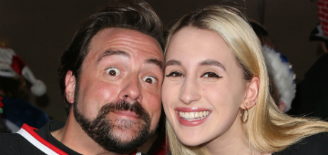 Kevin Smith gives daughter, Harley Quinn, Harley’s bat from Suicide Squad