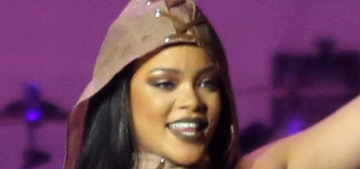 “Rihanna’s ‘Anti’ Tour costumes are unexpectedly underwhelming” links