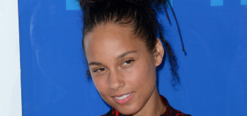 Alicia Keys goes makeup-free, does slam-poetry at the VMAs: ugh or amazing?