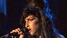 Amy Winehouse returns to the stage in disastrous performance