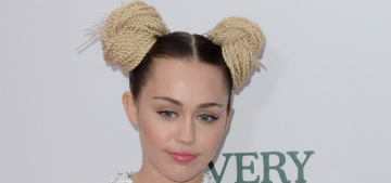 Miley Cyrus campaigned for Hillary Clinton wearing a giant bow