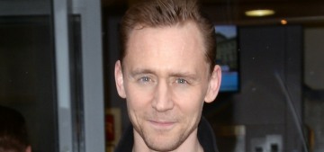 Tom Hiddleston offered dorky commentary on April the Giraffe’s live-stream