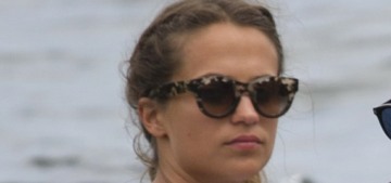 Alicia Vikander & Michael Fassbender are vacationing with friends in Ibiza