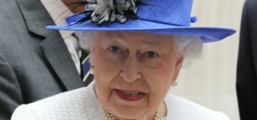 Canadian brute breaks protocol, touches the Queen… by helping her down stairs