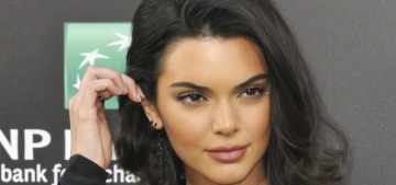 Kendall Jenner claims she left a cash tip at the Brooklyn bar that tip-shamed her