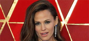 Jennifer Garner in Atelier Versace at the Oscars: striking and/or try hard?