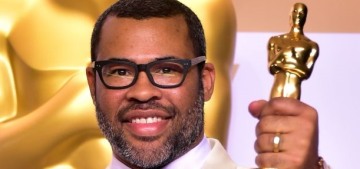 Jordan Peele placed his Oscar face-to-face with his Emmy, in front of the ‘Get Out’ chair