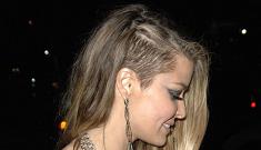Carmen Electra shaves the side of her head