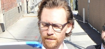 Tom Hiddleston wore a tight cream suit to ‘Jimmy Kimmel Live’, so enjoy