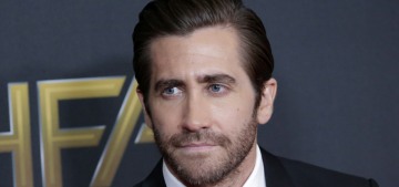 “Is Jake Gyllenhaal dating ‘The Crown’ star Vanessa Kirby?” links
