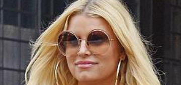 Jessica Simpson’s NYC street style involves ’90s jeans, giant purses & leopard print