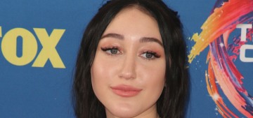 Noah Cyrus & other young stars gathered for the 2018 Teen Choice Awards