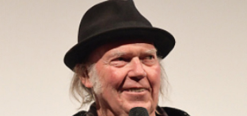 Neil Young confirms that he’s married to Daryl Hannah