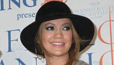 Jennifer Lopez still wearing muumuus, looking pregnant