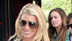 Jessica Simpson gets a ring! (from a jeweler)
