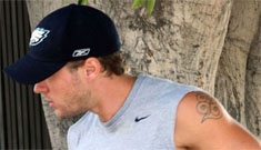 Ryan Phillippe looking hot while jogging, are his tattoos trashy or ok?