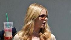 “Sarah Michelle Gellar shows off her baby bump” morning links