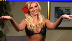 Britney Spears reads the top ten on Letterman – in a bikini