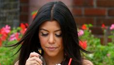 Kourtney Kardashian advised to stop oversharing about her pregnancy